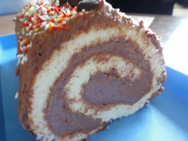 Biskuit:   SCHOKO - SAHNE - ROLLE - Rezept - Bild Nr. 2