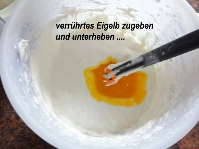 Biskuit:   SCHOKO - SAHNE - ROLLE - Rezept - Bild Nr. 5
