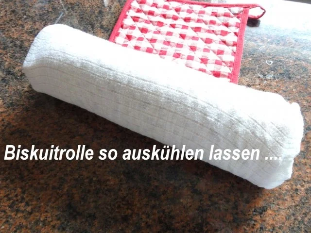 Biskuit:   SCHOKO - SAHNE - ROLLE - Rezept - Bild Nr. 9