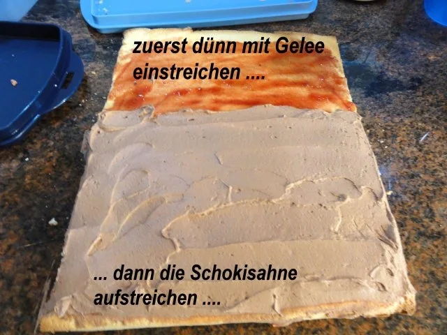 Biskuit:   SCHOKO - SAHNE - ROLLE - Rezept - Bild Nr. 10