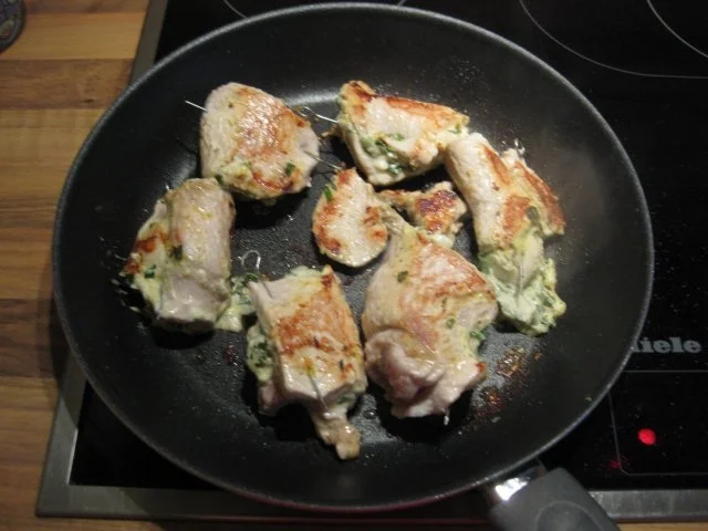 Putenröllchen und Champignons gefüllt mit Bärlauch-Creme - Rezept - Bild Nr. 6