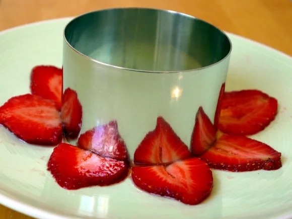 Rezept: Schokoladenmilchreis mit Tonkabohne und Erdbeeren Bild Nr. 10 Schokoladenmilchreis mit Tonkabohne und Erdbeeren - Rezept - Bild Nr. 10