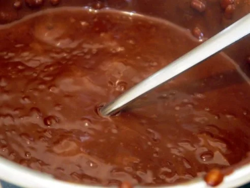 Rezept: Schokoladenmilchreis mit Tonkabohne und Erdbeeren Bild Nr. 8 Schokoladenmilchreis mit Tonkabohne und Erdbeeren - Rezept - Bild Nr. 8