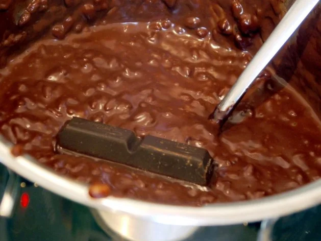 Rezept: Schokoladenmilchreis mit Tonkabohne und Erdbeeren Bild Nr. 9 Schokoladenmilchreis mit Tonkabohne und Erdbeeren - Rezept - Bild Nr. 9