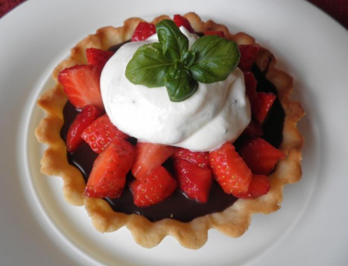 Schokolade trifft auf Erdbeeren und Basilikum - Rezept - Bild Nr. 2