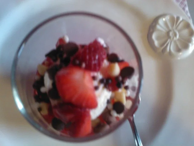 Rezept: Roter Wackel-Peter mit frischen Erdbeeren Bild Nr. 4 Roter Wackel-Peter mit frischen Erdbeeren - Rezept - Bild Nr. 4