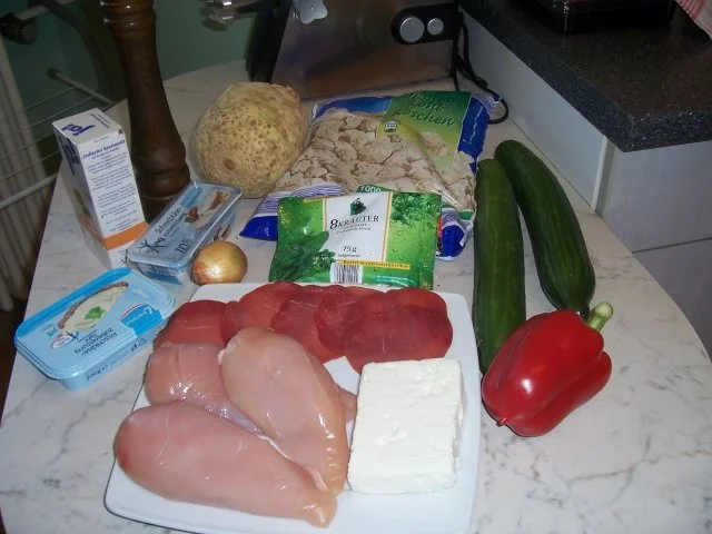 Rezept: Hähnchenbrust gefüllt mit Schafskäse, Blumenkohl-Sellerie Püree, Paprika-Sahnesauce Bild Nr. 4 Hähnchenbrust gefüllt mit Schafskäse, Blumenkohl-Sellerie Püree, Paprika-Sahnesauce - Rezept - Bild Nr. 4