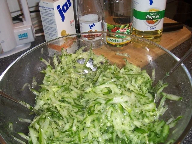 Rezept: Hähnchenbrust gefüllt mit Schafskäse, Blumenkohl-Sellerie Püree, Paprika-Sahnesauce Bild Nr. 14 Hähnchenbrust gefüllt mit Schafskäse, Blumenkohl-Sellerie Püree, Paprika-Sahnesauce - Rezept - Bild Nr. 14