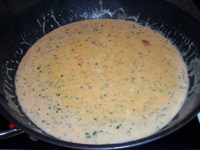 Rezept: Hähnchenbrust gefüllt mit Schafskäse, Blumenkohl-Sellerie Püree, Paprika-Sahnesauce Bild Nr. 9 Hähnchenbrust gefüllt mit Schafskäse, Blumenkohl-Sellerie Püree, Paprika-Sahnesauce - Rezept - Bild Nr. 9