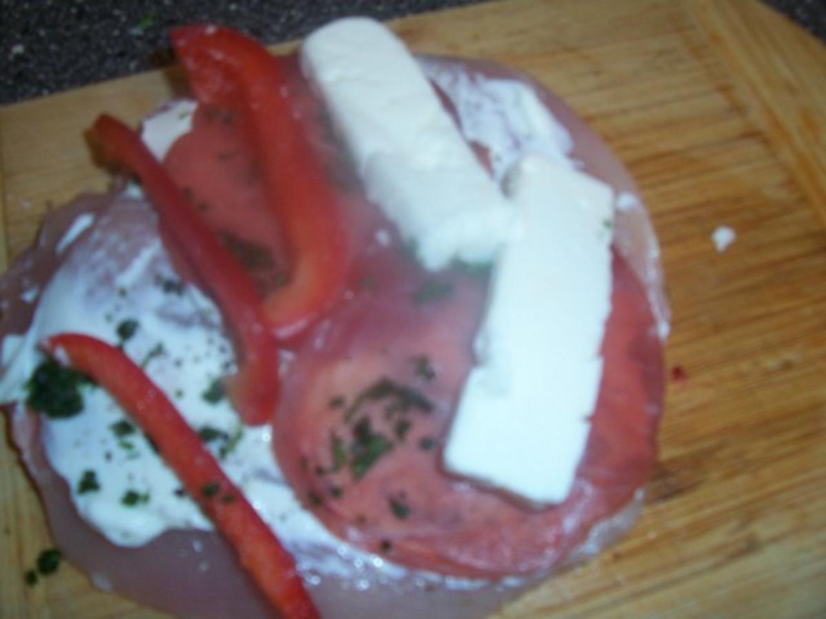Hähnchenbrust gefüllt mit Schafskäse, Blumenkohl-Sellerie Püree, Paprika-Sahnesauce - Rezept - Bild Nr. 10
