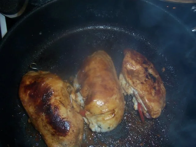 Rezept: Hähnchenbrust gefüllt mit Schafskäse, Blumenkohl-Sellerie Püree, Paprika-Sahnesauce Bild Nr. 12 Hähnchenbrust gefüllt mit Schafskäse, Blumenkohl-Sellerie Püree, Paprika-Sahnesauce - Rezept - Bild Nr. 12