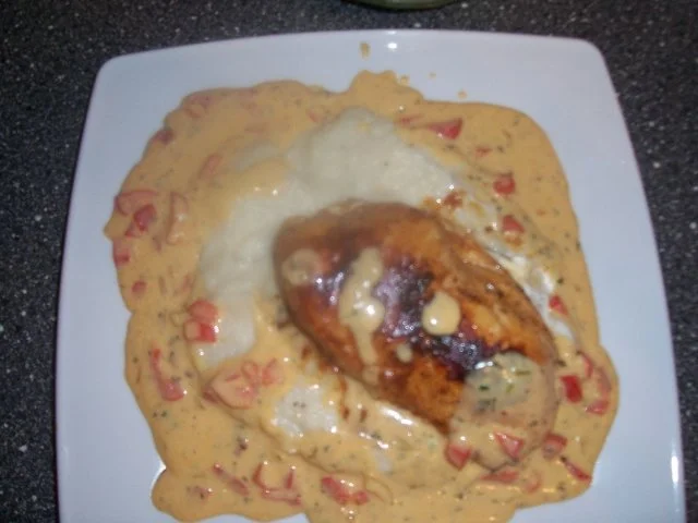 Rezept: Hähnchenbrust gefüllt mit Schafskäse, Blumenkohl-Sellerie Püree, Paprika-Sahnesauce Bild Nr. 3 Hähnchenbrust gefüllt mit Schafskäse, Blumenkohl-Sellerie Püree, Paprika-Sahnesauce - Rezept - Bild Nr. 3