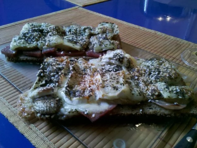 Rezept: Abendbrot: Überbackenes Brot Abendbrot: Überbackenes Brot - Rezept