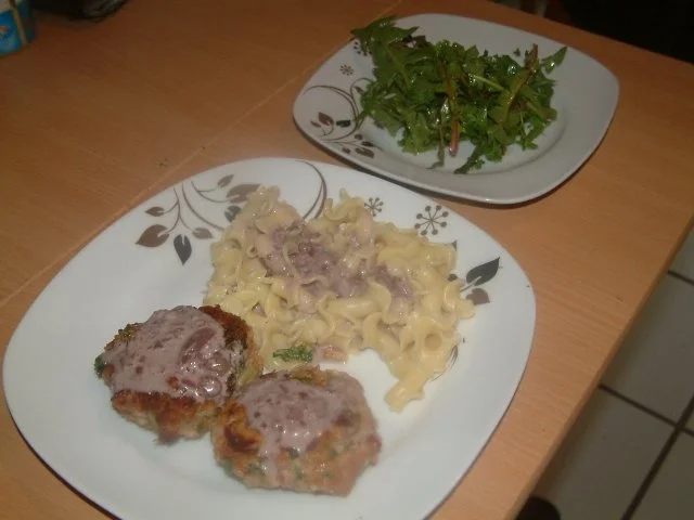 Feurige Fleischküchle mit Pfeffersauce - Rezept