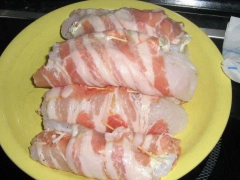 Pangasius im Speckmantel mit Kräuterfrischkäsefüllung und Kartoffelgratin - Rezept - Bild Nr. 2