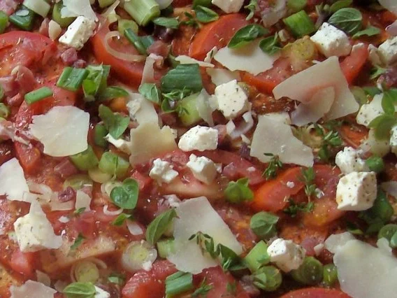 Rezept: Pizza: Salami-Tomate und Schinken-Paprika mit dreierlei Käse & Kräutern Bild Nr. 4 Pizza: Salami-Tomate und Schinken-Paprika mit dreierlei Käse & Kräutern - Rezept - Bild Nr. 4