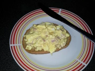 Eiersalat mit Schinken und Ananas - Rezept