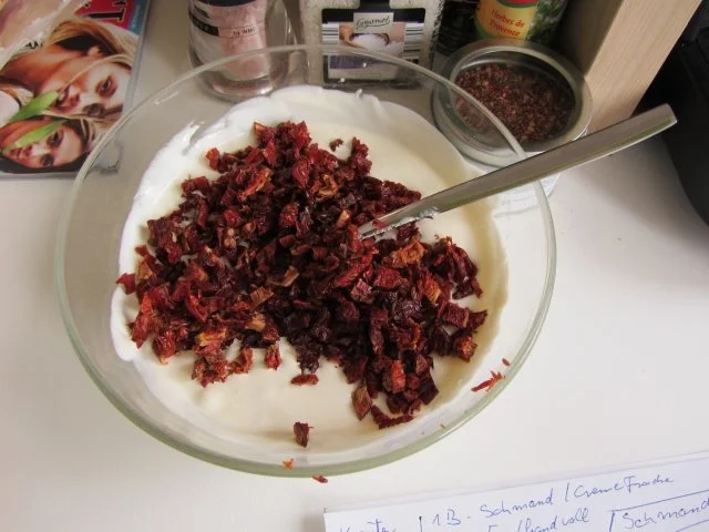 Rezept: Schmand mit Tomaten.. Dip Bild Nr. 7 Schmand mit Tomaten.. Dip - Rezept - Bild Nr. 7