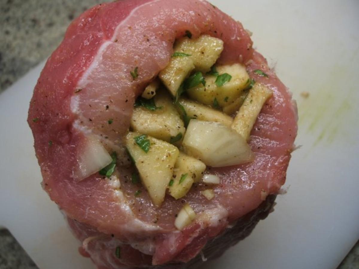 Fleisch: Schweinerollbraten gefüllt mit Äpfeln und Zwiebeln - Rezept - Bild Nr. 4