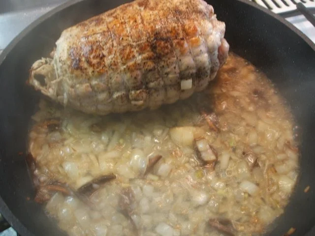 Rezept: Fleisch: Schweinerollbraten gefüllt mit Äpfeln und Zwiebeln Bild Nr. 8 Fleisch: Schweinerollbraten gefüllt mit Äpfeln und Zwiebeln - Rezept - Bild Nr. 8