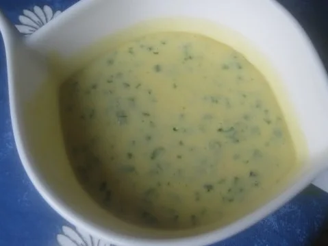 Wildkräuterhollandaise mit frischem Spargel - Rezept