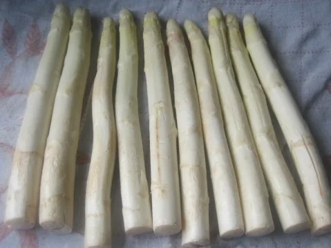 Wildkräuterhollandaise mit frischem Spargel - Rezept - Bild Nr. 3