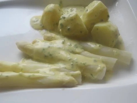 Wildkräuterhollandaise mit frischem Spargel - Rezept - Bild Nr. 6