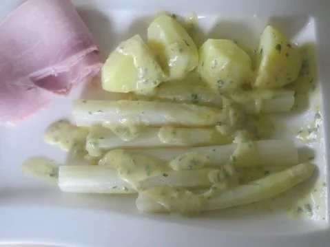 Wildkräuterhollandaise mit frischem Spargel - Rezept - Bild Nr. 7