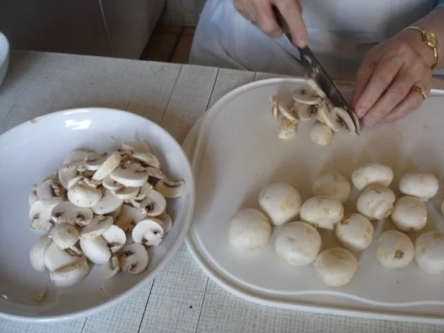 Schweinefilet im Blätterteig mit Champignonsauce und Kartoffelpilzen - Rezept - Bild Nr. 20