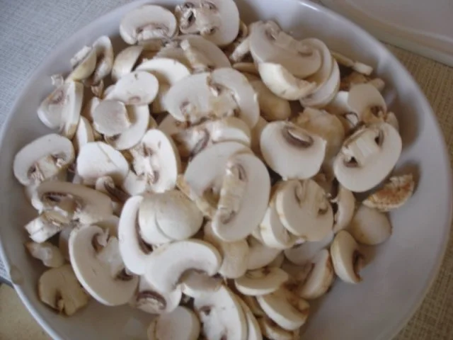 Schweinefilet im Blätterteig mit Champignonsauce und Kartoffelpilzen - Rezept - Bild Nr. 21