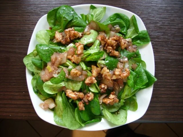 Feldsalat mit glasierten Walnüssen - Rezept