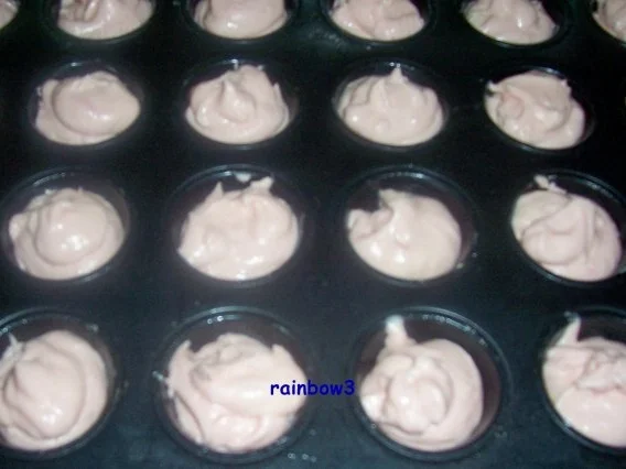 Rezept: Backen: Rosa Mini-Muffins Bild Nr. 4 Backen: Rosa Mini-Muffins - Rezept - Bild Nr. 4
