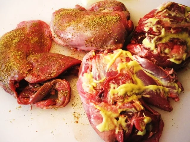 Hasenschultern mit feiner Rahmsoße - Rezept - Bild Nr. 3