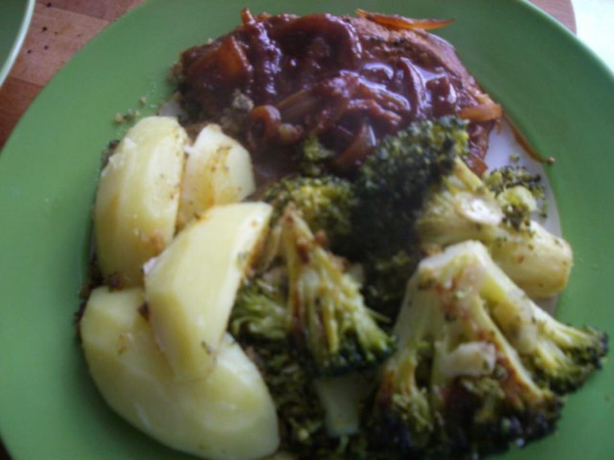 Schweinesteak mit Broccoli und Salzkartoffeln - Rezept - Bild Nr. 9