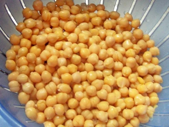 Rezept: Scharfer Kichererbseneintopf mit Ananas und Bananen Bild Nr. 2 Scharfer Kichererbseneintopf mit Ananas und Bananen - Rezept - Bild Nr. 2