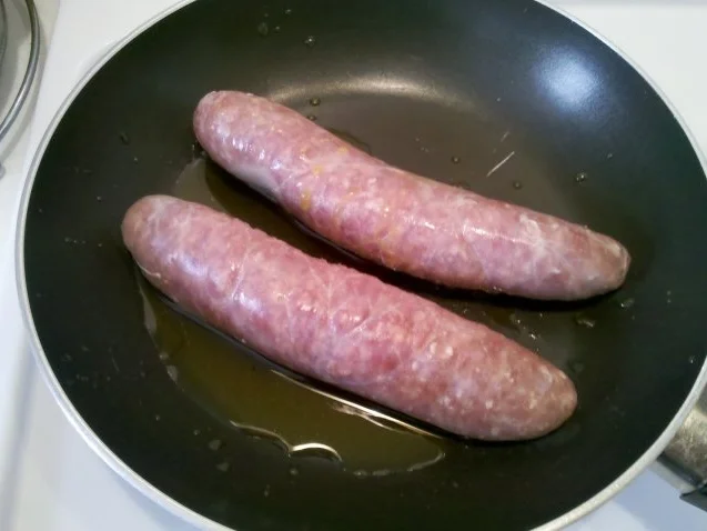 Fleisch: Bratwürstchen mit würzigen Kartoffelspalten - Rezept - Bild Nr. 4