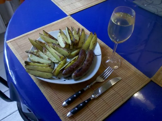 Fleisch: Bratwürstchen mit würzigen Kartoffelspalten - Rezept - Bild Nr. 10