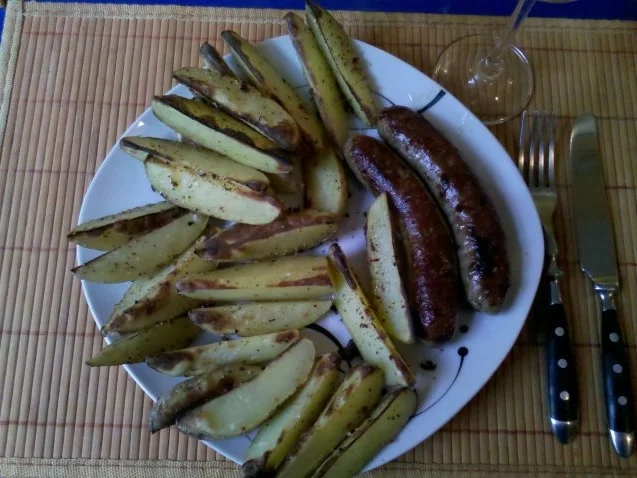 Fleisch: Bratwürstchen mit würzigen Kartoffelspalten - Rezept - Bild Nr. 12