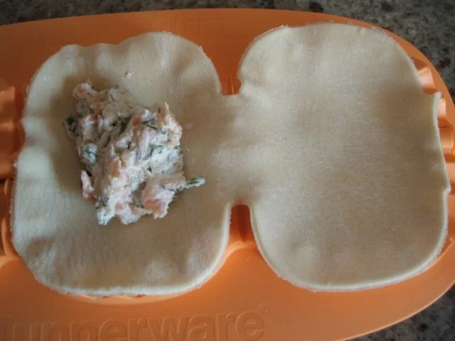 Rezept: Fingerfood: Blätterteigtäschchen mit Lachs-Frischkäse-Füllung Bild Nr. 3 Fingerfood: Blätterteigtäschchen mit Lachs-Frischkäse-Füllung - Rezept - Bild Nr. 3