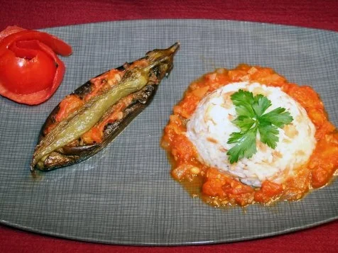 Auberginenschiffchen "Bosporus" auf Pilawreis mit Kichererbsen und feinem Concassée - Rezept