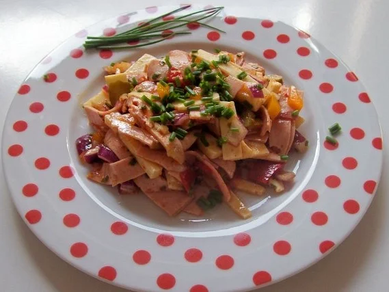 Rezept: Käse-Wurstsalat mit Paprika Käse-Wurstsalat mit Paprika - Rezept