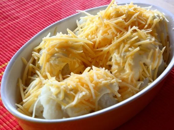 Überbackener Blumenkohl mit Bratwurst und Salzkartoffeln - Rezept - Bild Nr. 3