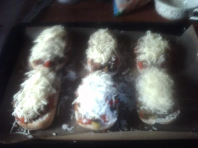 Salami - Champignons - Pizzabaguettebrötchen a`la Jörg - Rezept - Bild Nr. 3