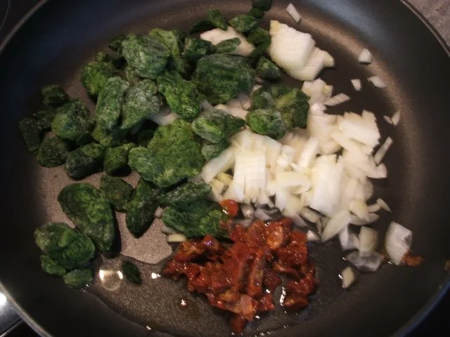 Rezept: Pikantes Backen: Reiswaffeln mit Blattspinat Bild Nr. 3 Pikantes Backen: Reiswaffeln mit Blattspinat - Rezept - Bild Nr. 3