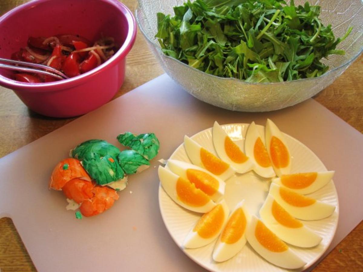 Rucola-Salat mit Tomaten und Ei - Rezept - Bild Nr. 6
