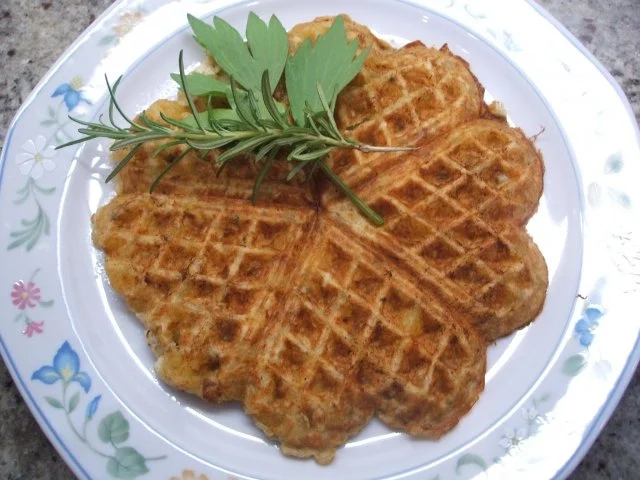 Pikantes Backen: Kartoffel-Käse-Waffeln - Rezept