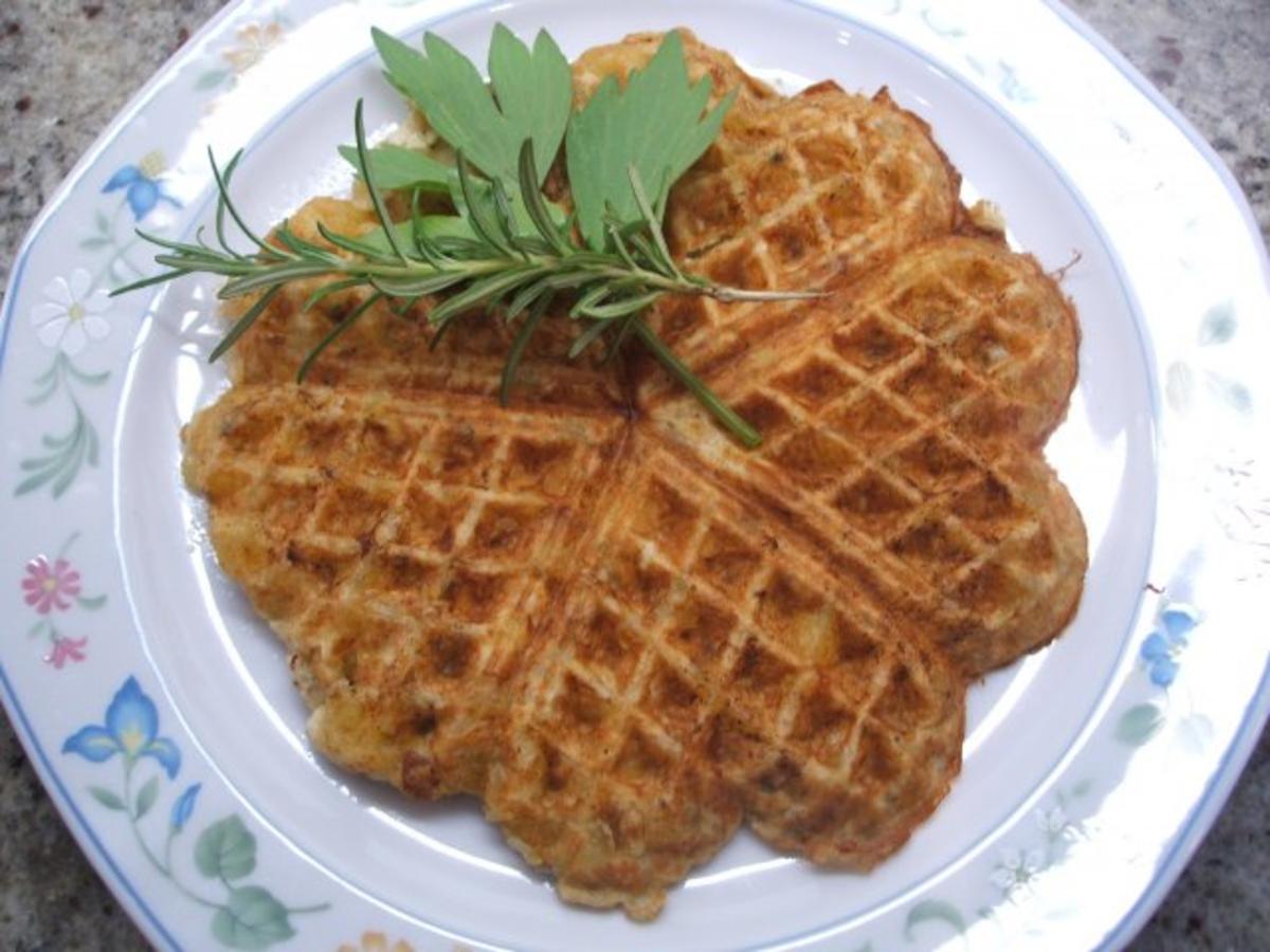 Bilder für Pikantes Backen: Kartoffel-Käse-Waffeln - Rezept