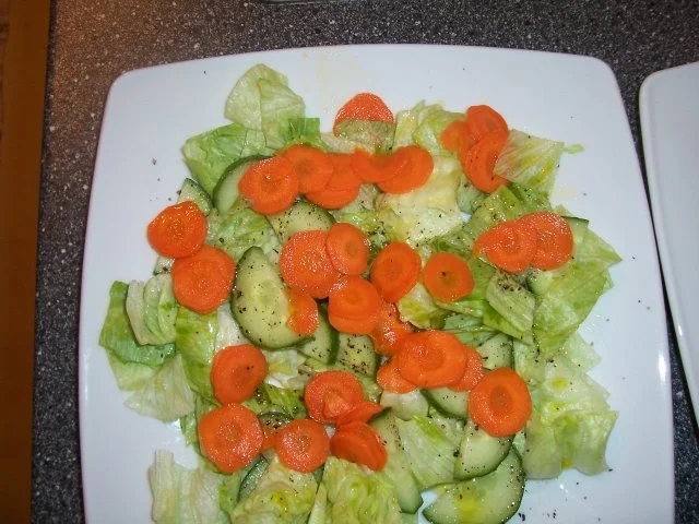 Chili-Knoblauch-Hähnchen, dazu Salat mit karamellisierten Karotten - Rezept - Bild Nr. 3