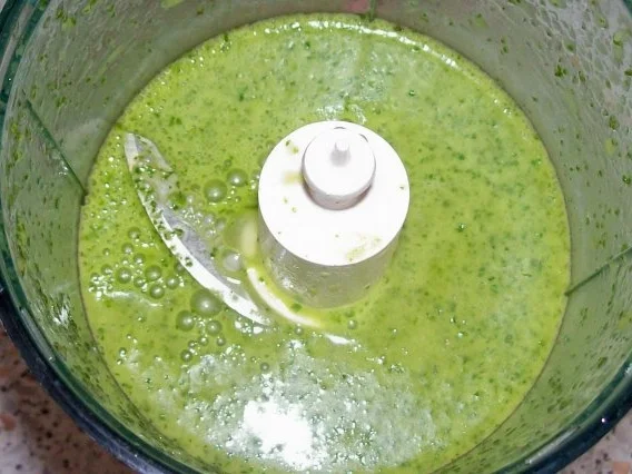 Salade Surprise: mit Trauben, Kirschen, Nektarinen und Basilikum - Rezept - Bild Nr. 3