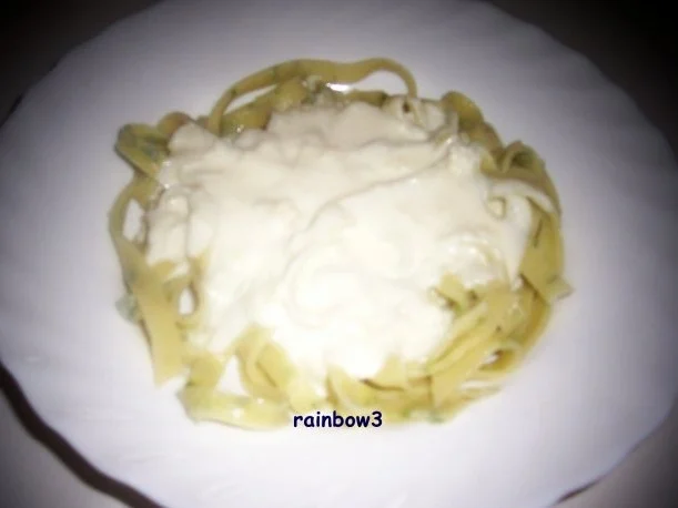 Kochen: Selbstgemachte Bärlauch-Bandnudeln mit Käsesauce - Rezept